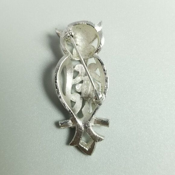 Vintage Crown Trifari Owl Bird Brooch, Signed Lapel Pin, Retro Estate - Picture 2 of 7